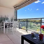 T2 Climatisé Avec Grande Terrasse, Piscine Et Parking Privatif, Proche Et Commerces. - Fr-1-251-441 * Le Lavandou