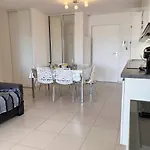 T2 Climatisé Avec Grande Terrasse, Piscine Et Parking Privatif, Proche Et Commerces. - Fr-1-251-441 *