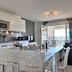 T2 Climatisé Avec Grande Terrasse, Piscine Et Parking Privatif, Proche Et Commerces. - Fr-1-251-441 * Le Lavandou