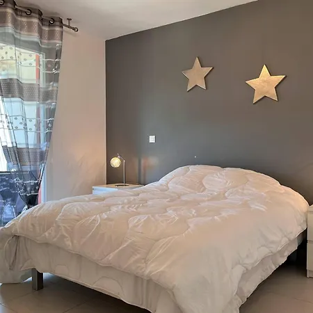 Appartamento T2 Climatise Avec Grande Terrasse, Piscine Et Parking Privatif, Proche Et Commerces. - Fr-1-251-441